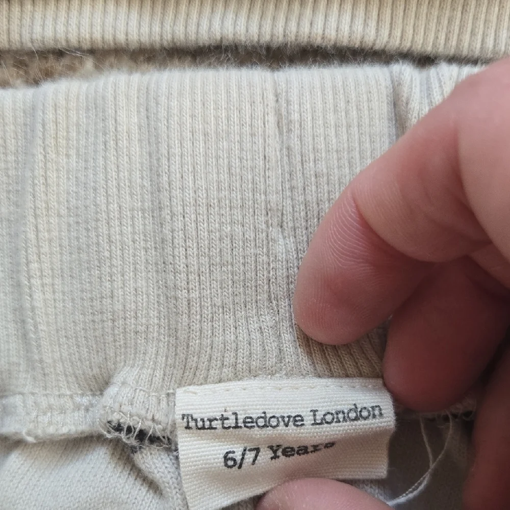 Turtledove London Cream and Black Kids Sweater and Pants Set, 6/7, VGUC, Unisex